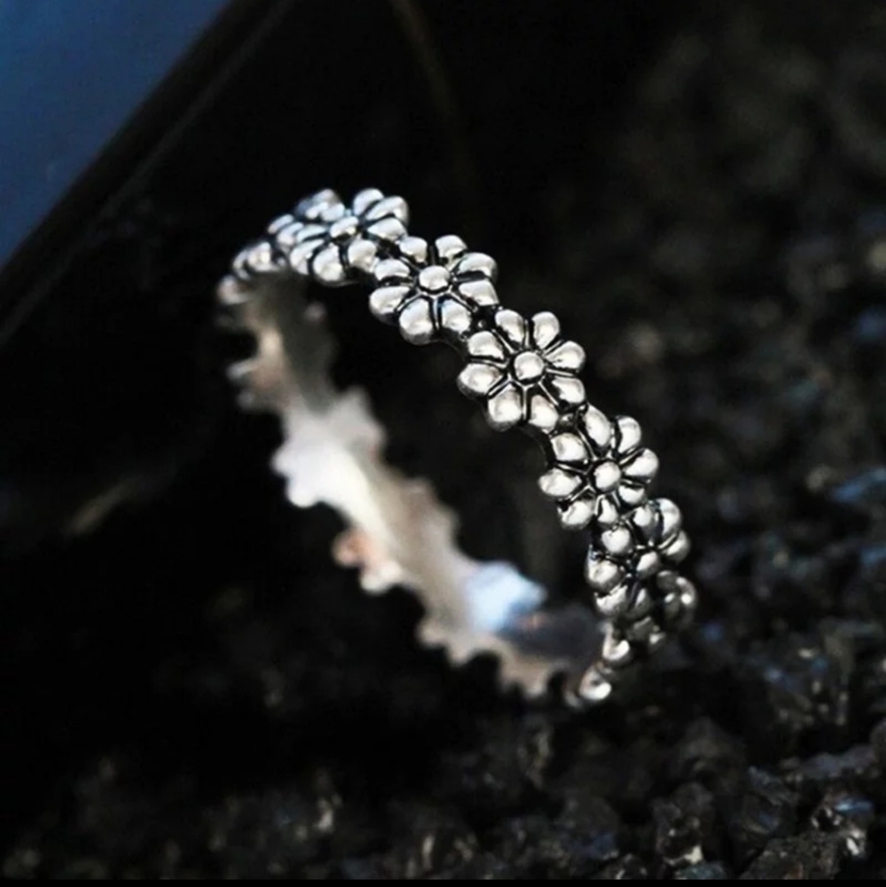 Simple Silver Flower Ring